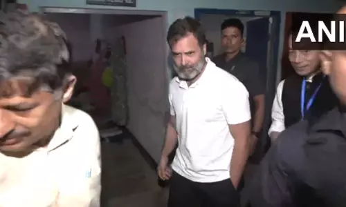 மணிப்பூர்: வன்முறை பாதித்த மக்களை நிவாரண முகாம்களுக்கு நேரில் சென்று பார்வையிட்ட ராகுல் காந்தி மணிப்பூர்: வன்முறை பாதித்த மக்களை நிவாரண முகாம்களுக்கு நேரில் சென்று பார்வையிட்ட ராகுல் காந்தி