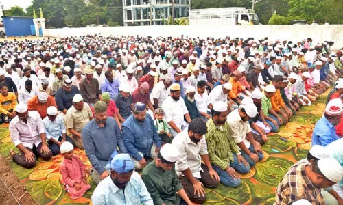 பக்ரீத் பண்டிகை: பொள்ளாச்சி, வால்பாறையில் சிறப்பு தொழுகை