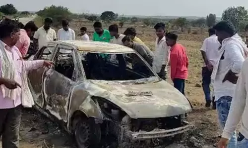 கார் தீப்பிடித்து பெண் பலியான வழக்கில் பரபரப்பு திருப்பம் - மனைவியை எரித்து கொன்று நாடகமாடிய கணவர் கைது கார் தீப்பிடித்து பெண் பலியான வழக்கில் பரபரப்பு திருப்பம் - மனைவியை எரித்து கொன்று நாடகமாடிய கணவர் கைது