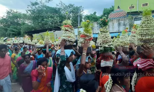 ஏழைகாத்த அம்மன் கோவிலில் முளைப்பாரி திருவிழா