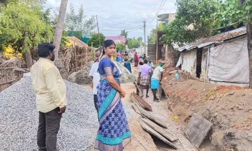 ரிஷிவந்தியத்தில் கழிவுநீர் கால்வாய் அமைக்கும் பணி: ஒன்றியக்குழு தலைவர் ஆய்வு