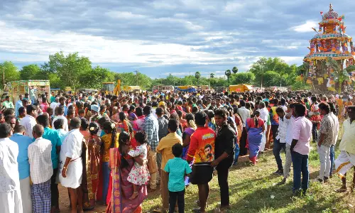 சீராம்பட்டி கிராமத்தில் காளியம்மன் கோவில் தேரோட்டம்: ஏராளமான பக்தர்கள் வடம்பிடித்து இழுத்தனர்