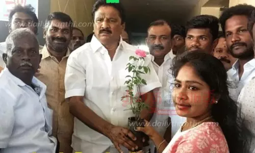 ரசிகர்களுக்கு மரக்கன்றுகள்