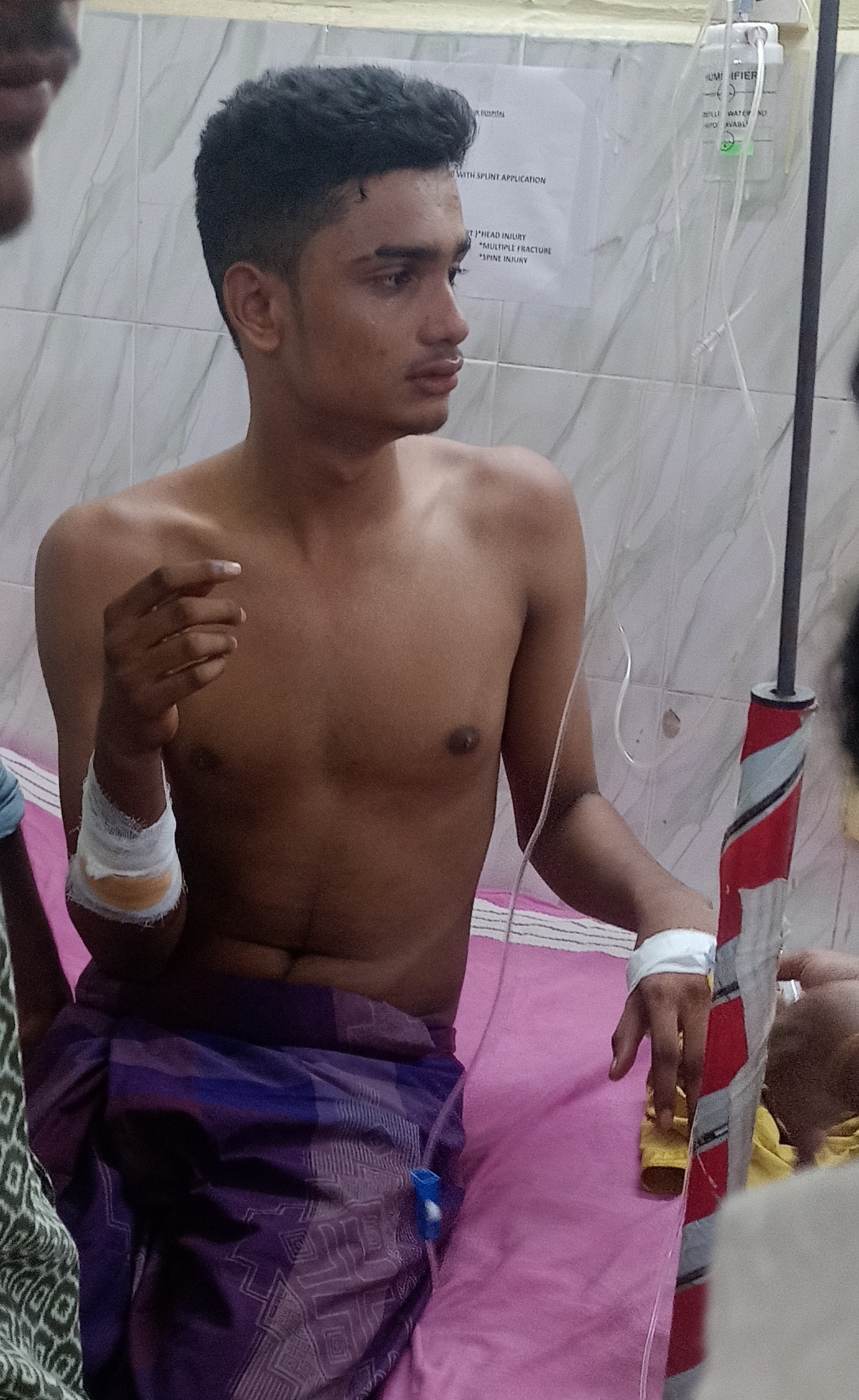 Sickle cut for Plus-1 student | பிளஸ்-1 மாணவருக்கு அரிவாள் வெட்டு