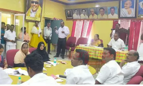 குப்பைகள் அள்ள டிராக்டருக்கு ரூ.5 லட்சம் வாடகையா? குப்பைகள் அள்ள டிராக்டருக்கு ரூ.5 லட்சம் வாடகையா?