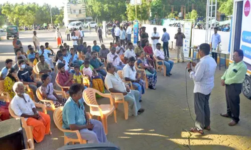 பொள்ளாச்சியில் அதிவேகமாக சென்றால் 3 மாதம் ஓட்டுனர் உரிமம் ரத்து-வட்டார போக்குவரத்து அதிகாரி எச்சரிக்கை