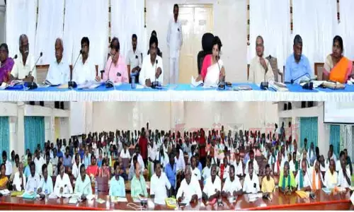 மிளகாயை பாதுகாக்க குளிர்பதன கிடங்கு அமைக்க வேண்டும்