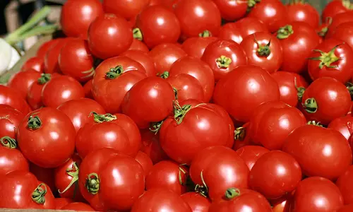 சிவகங்கையில் தக்காளி கிலோ ரூ.80-க்கு விற்பனை