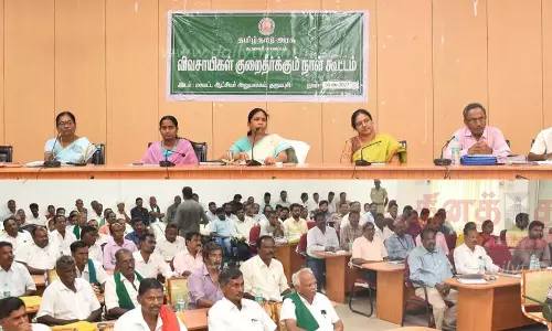 மாம்பழங்களுக்கு கட்டுபடியாகும் விலையை நிர்ணயம் செய்ய வேண்டும்குறை தீர்க்கும் கூட்டத்தில் விவசாயிகள் வலியுறுத்தல்