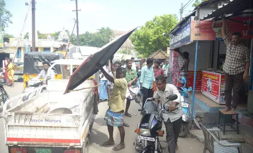 சாலையோர ஆக்கிரமிப்புகள் அகற்றம்