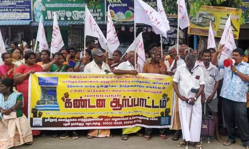 மாற்றுத்திறனாளிகள் ஆர்ப்பாட்டம் மாற்றுத்திறனாளிகள் ஆர்ப்பாட்டம்