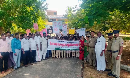 போதை பொருள் விழிப்புணர்வு ஊர்வலம்