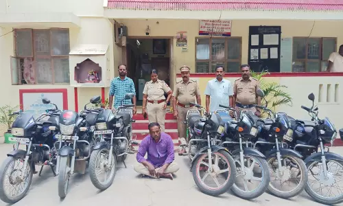 மோட்டார் சைக்கிள் திருடியவர் கைது