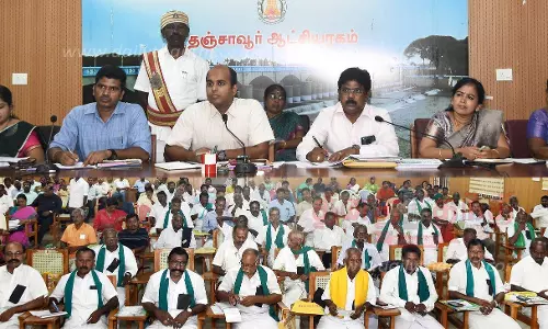 கருப்பு சின்னம் அணிந்து பங்கேற்ற விவசாயிகள்