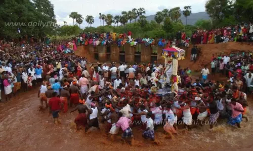 நாராயண சுவாமி கோவிலில் பரிவேட்டை நிகழ்ச்சி