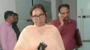 மெட்ரோ ரெயில் நிலையம் அருகே மண் சரிவு - விசாரணை நடத்த வர்ஷா கெய்க்வாட் வலியுறுத்தல் மெட்ரோ ரெயில் நிலையம் அருகே மண் சரிவு - விசாரணை நடத்த வர்ஷா கெய்க்வாட் வலியுறுத்தல்