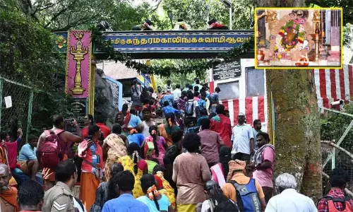 சதுரகிரி மலை கோவிலில் பக்தர்களுக்கு இன்று முதல் 4 நாட்களுக்கு அனுமதி சதுரகிரி மலை கோவிலில் பக்தர்களுக்கு இன்று முதல் 4 நாட்களுக்கு அனுமதி