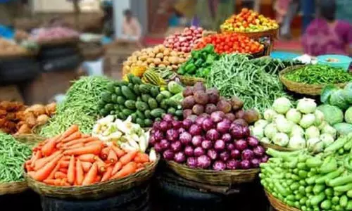 தக்காளியைத் தொடர்ந்து மற்ற காய்கறி விலையும் கிடுகிடு உயர்வு - இல்லத்தரசிகள் கவலை