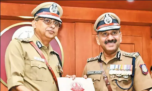 சென்னை போலீஸ் கமிஷனராக சந்தீப் ராய் ரத்தோர் பதவி ஏற்பு -மக்கள் சேவைக்கு முன்னுரிமை வழங்குவேன் என்று உறுதி