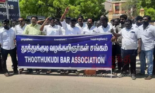 வக்கீல்கள் ஆர்ப்பாட்டம்