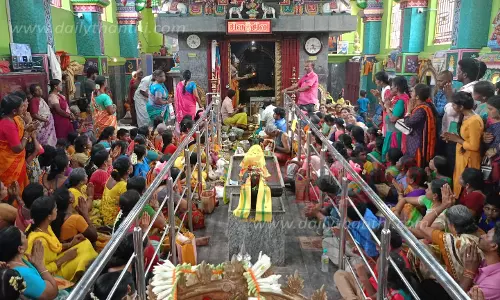 சனி பிரதோஷத்தையொட்டிசிவன் கோவில்களில் சிறப்பு வழிபாடுஏராளமான பக்தர்கள் சாமி தரிசனம்