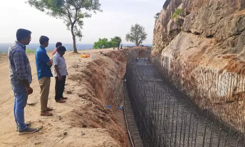 கல்குவாரிகள் வேலை நிறுத்தம் எதிரொலியால்  காண்டூர் கால்வாய் புனரமைப்பு பணி பாதிப்பு