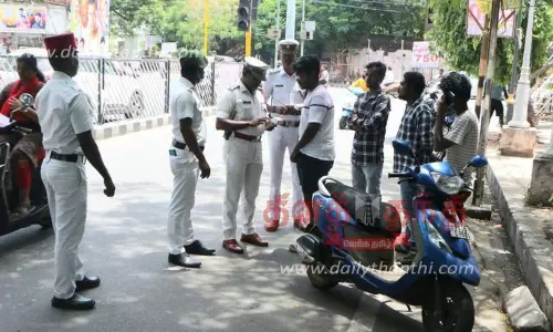 விதிமுறைகளை மீறிய 100 பேருக்கு அபராதம் விதிமுறைகளை மீறிய 100 பேருக்கு அபராதம்