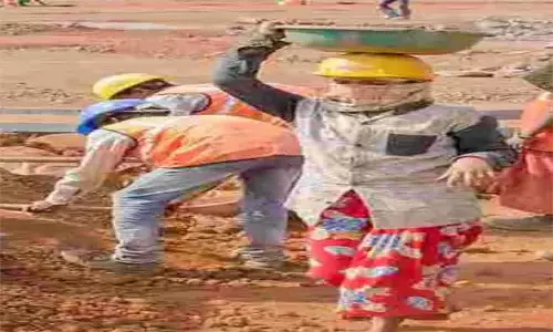 கல்குவாரி உரிமையாளர்கள் வேலைநிறுத்தம்: கட்டிட தொழிலாளர்கள் 10 ஆயிரம் பேர் வேலை இழப்பு