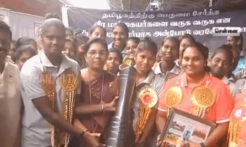 தேசிய சீனியர் கால்பந்து போட்டியில் சாம்பியன் பட்டம் வென்ற தமிழ்நாடு மகளிர் அணிக்கு உற்சாக வரவேற்பு தேசிய சீனியர் கால்பந்து போட்டியில் சாம்பியன் பட்டம் வென்ற தமிழ்நாடு மகளிர் அணிக்கு உற்சாக வரவேற்பு