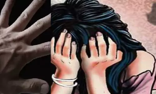 பள்ளி கழிவறையில் 7 வயது சிறுமியை பாலியல் வன்கொடுமை செய்த 12 வயது சிறுவன்..!