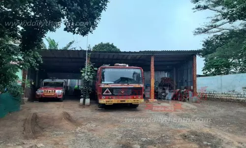 தகரக்கொட்டகையில் செயல்படும் தீயணைப்பு நிலையம்