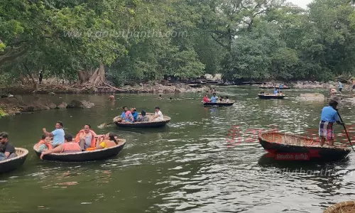 ஞாயிறு விடுமுறையையொட்டி ஒகேனக்கல்லில் குவிந்த சுற்றுலா பயணிகள்
