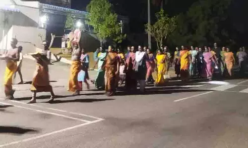 புகழிமலை பாலசுப்பிரமணிய சுவாமி கோவிலில் பக்தர்கள் கிரிவலம்