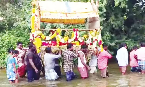 பர்கூர் அருகே சுடுகாட்டுக்கு பாதை அமைக்க கிராம மக்கள் கோரிக்கை