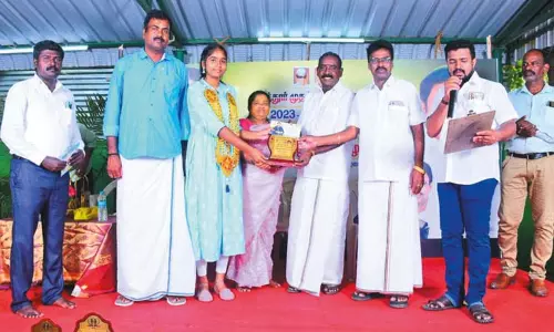 காஞ்சீபுரம் மாவட்டம் ஒரத்தூர் ஊராட்சியில் 10, 12-ம் வகுப்பு தேர்வில் வெற்றி பெற்ற மாணவர்களுக்கு ஊக்கத்தொகை