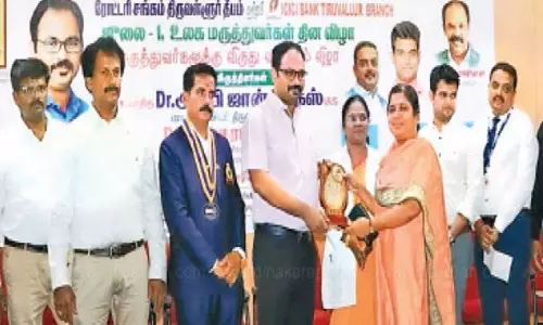 திருவள்ளூர் அரசு மருத்துவமனையில் சிறந்த டாக்டர்களுக்கு கலெக்டர் விருது