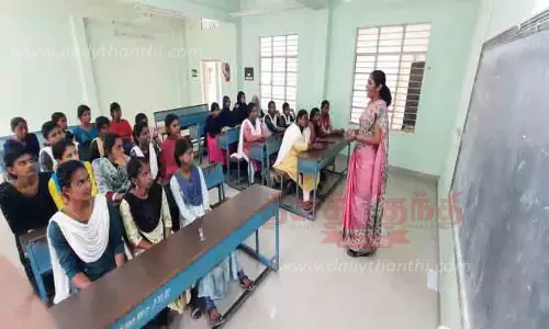 கல்லூரிகளில் முதலாம் ஆண்டு வகுப்புகள் தொடக்கம் கல்லூரிகளில் முதலாம் ஆண்டு வகுப்புகள் தொடக்கம்