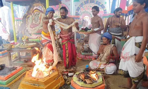 சிக்கல் சிங்காரவேலவர் கோவிலில் யாகசாலை பூஜை தொடங்கியது