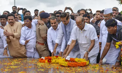 மராட்டிய பா.ஜனதா கூட்டணி அரசில் இணைந்த அஜித்பவார் முடிவுக்கு ஆதரவா? - சரத்பவார் பரபரப்பு பேட்டி மராட்டிய பா.ஜனதா கூட்டணி அரசில் இணைந்த அஜித்பவார் முடிவுக்கு ஆதரவா? - சரத்பவார் பரபரப்பு பேட்டி