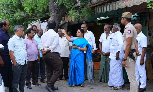 தூத்துக்குடி ஜெயராஜ் ரோட்டில் போக்குவரத்து நெரிசலை தவிர்க்க நடவடிக்கை: அமைச்சர் கீதாஜீவன் ஆய்வு
