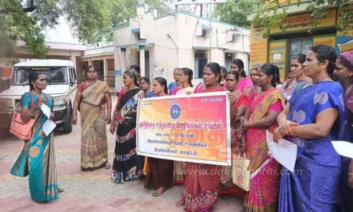 சத்துணவு ஊழியர் சங்கத்தினர் ஆர்ப்பாட்டம்