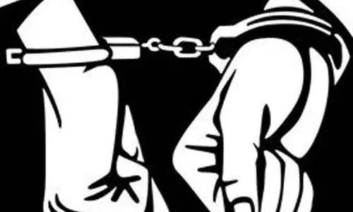 சேலத்தில் அனுமதியின்றி மசாஜ் சென்டர் நடத்திய மணிப்பூர் வாலிபர் உள்பட 2 பேர் கைது