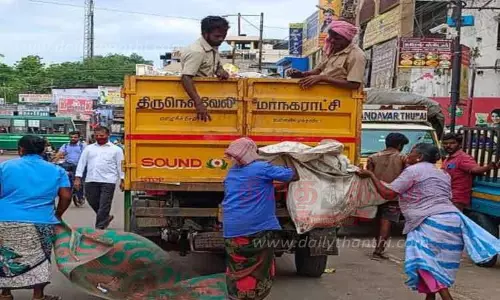 நெல்லை டவுன் ரதவீதிகளில் குப்பைகள் அகற்றம்