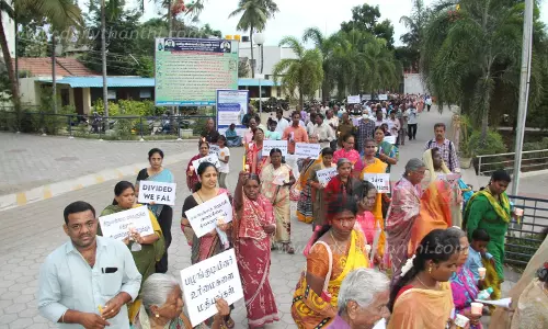 மணிப்பூரில் அமைதி நிலவ வேண்டி சேலத்தில் கிறிஸ்தவர்கள் மெழுகுவர்த்தி ஏந்தி ஊர்வலம்