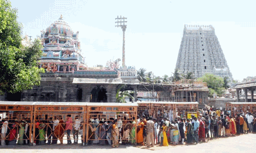 ஆனி மாத பவுர்ணமி: தி.மலையில் விடிய விடிய கிரிவலம் சென்ற பக்தர்கள்