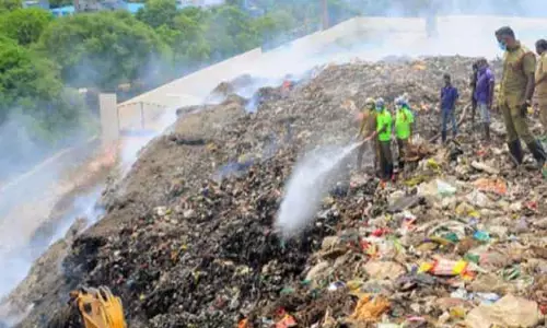 குப்பை கிடங்கில் எரிந்த தீ அணைப்பு