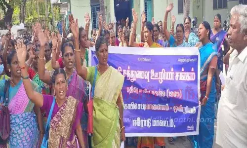 மாவட்டத்தில் பல்வேறு இடங்களில் சத்துணவு ஊழியர்கள் ஆர்ப்பாட்டம்