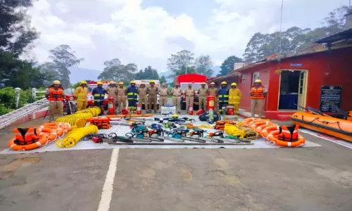 நீலகிரிக்கு மிக கனமழை எச்சரிக்கை:வெளி மாவட்டங்களில் இருந்து தீயணைப்பு வீரர்கள் வருகை-அபாயகரமான பகுதிகளில் தங்கி பணியாற்ற ஏற்பாடு