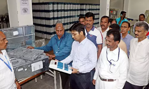 வாக்குப்பதிவு எந்திரங்கள் சரிபார்க்கும் பணி