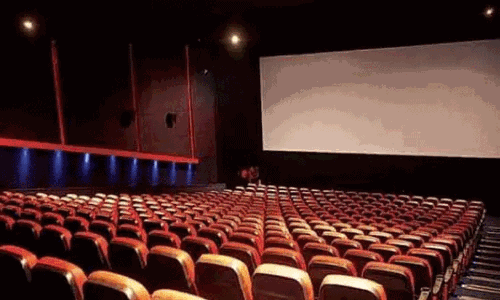 டிக்கெட் விலையை உயர்த்தினால் மக்கள் எப்படி படம் பார்க்க வருவார்கள்? - இயக்குனர் சுரேஷ் காமாட்சி